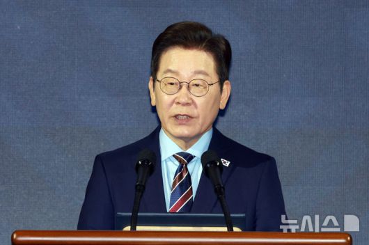 [서울=뉴시스] 고범준 기자 = 이재명 대통령이 2일 서울 광진구 그랜드워커힐서울 호텔에서 열린 제19회 세계 한인의 날 기념식에서 기념사를 하고 있다. 2025.10.02. bjko@newsis.com