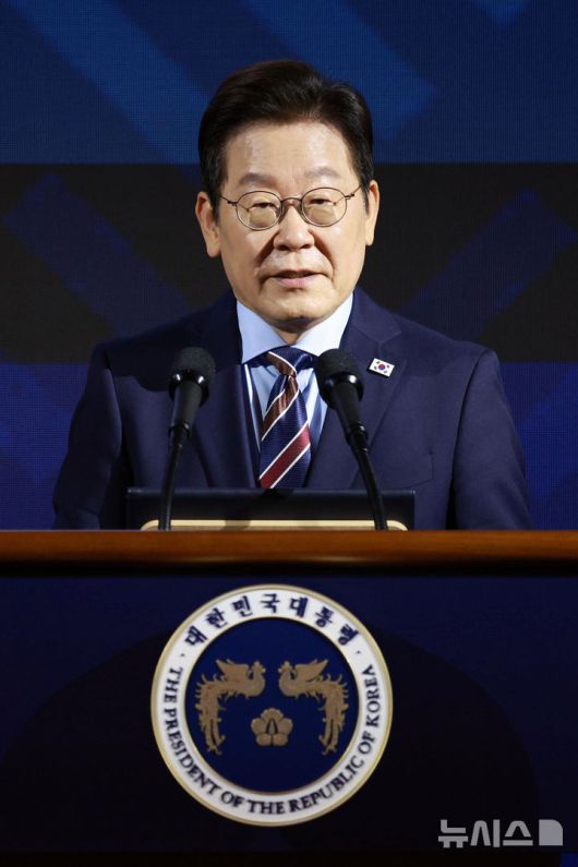 [서울=뉴시스] 고범준 기자 = 이재명 대통령이 2일 서울 광진구 그랜드워커힐서울 호텔에서 열린 제19회 세계 한인의 날 기념식에서 기념사를 하고 있다. 2025.10.02. bjko@newsis.com