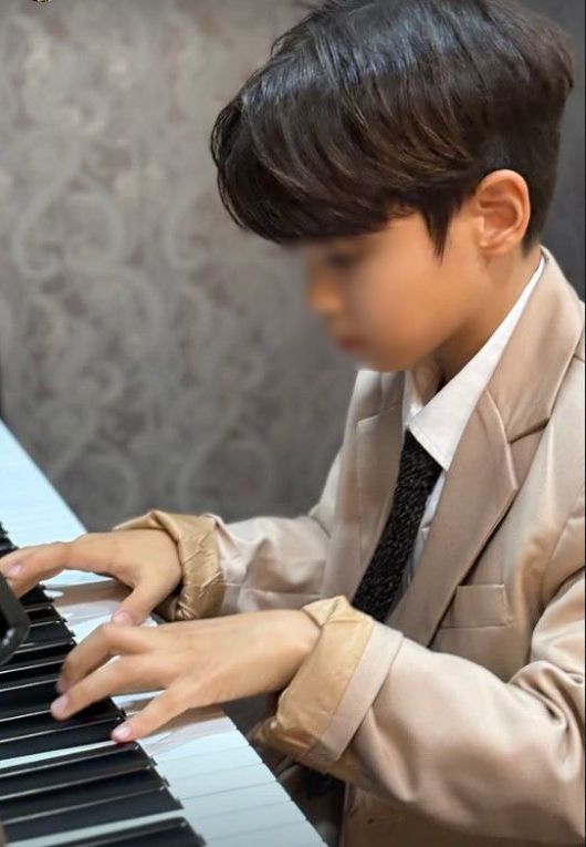 [서울=뉴시스] 임창정 넷째 아들의 모습. (사진=서하얀 인스타그램 캡처) 2025.10.13. photo@newsis.com *재판매 및 DB 금지