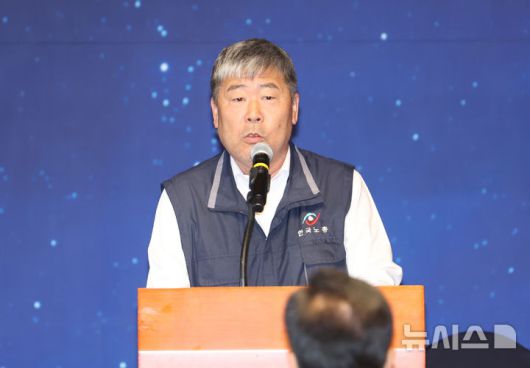 [서울=뉴시스] 김명년 기자 = 김동명 한국노총 위원장이 15일 서울 여의도 국회 사랑재에서 열린 사회적 대화 공동선언식에서 발언하고 있다. 2025.10.15. kmn@newsis.com
