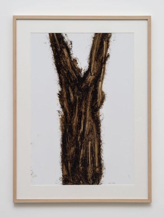 콜타르로 그린 드로잉. CHUNG, Hyun, Untitled, 2025 *재판매 및 DB 금지