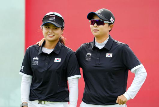 [서울=뉴시스] 한화 라이프플러스 인터내셔널 크라운에 출전한 최혜진(왼쪽), 김효주. (사진=LPGA 제공) *재판매 및 DB 금지