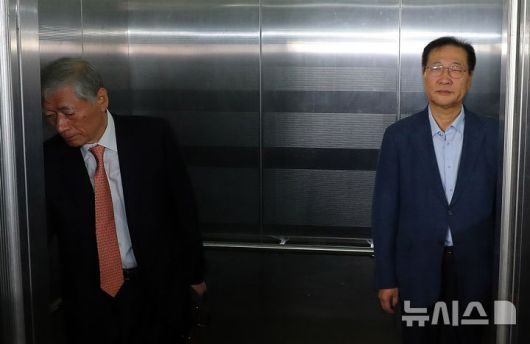 [서울=뉴시스] 김혜진 기자 = 박성재 전 법무부장관이 24일 오전 서울 서초구 순직해병 특별검사팀(특별검사 이명현)에 피의자 조사를 받기 위해 출석하고 있다  2025.10.24 jini@newsis.com