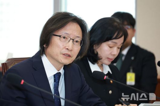 [서울=뉴시스] 고승민 기자 = 주병기 공정거래위원장이 28일 서울 여의도 국회에서 열린 정무위원회의 국가보훈부, 국무조정실 등 국정감사에서 의원 질의에 답하고 있다. 2025.10.28. kkssmm99@newsis.com