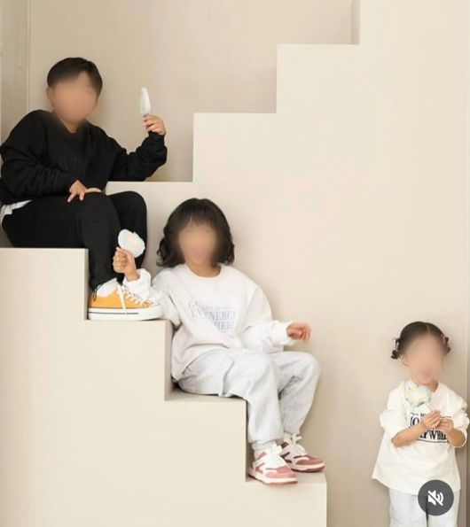 [서울=뉴시스] 배우 신현준이 아들·딸의 사진을 공개했다. (사진=신현준 인스타그램 캡처) 2025.10.29. photo@newsis.com *재판매 및 DB 금지