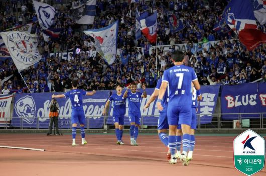 [서울=뉴시스]승격 노리는 K리그2 수원 삼성. (사진=한국프로축구연맹 제공)