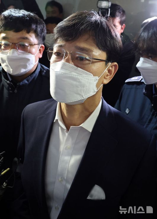 [서울=뉴시스] 이영환 기자 = 임성근 전 해병대 1사단장이 31일 오후 서울 서초구 순직해병 특검팀(이명현 특별검사) 사무실에서 진행되는 피의자 소환조사에 출석하고 있다. 2025.10.31. 20hwan@newsis.com