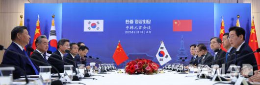 [경주=뉴시스] 최동준 기자 = 이재명 대통령과 시진핑 중국 국가주석이 1일 경북 경주박물관에서 한중 정상회담을 하고 있다. 2025.11.01. photocdj@newsis.com