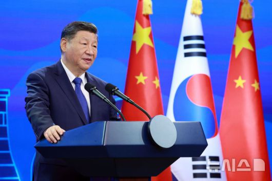 [경주=뉴시스] 고범준 기자 = 시진핑 중국 국가주석이 1일 경북 소노캄 경주 그랜드볼룸에서 열린 한중 국빈만찬에서 인사말을 하고 있다. 2025.11.01. bjko@newsis.com