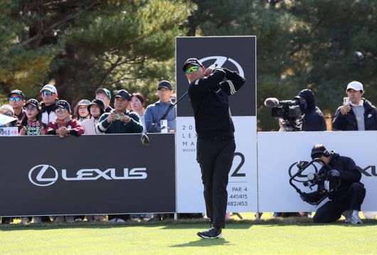 [서울=뉴시스] 김재호가 2일 경기 여주시 페럼클럽(파72)에서 열린 KPGA 투어 렉서스 마스터즈 최종 4라운드 경기를 펼치고 있다. (사진=KPGA 제공) 2025.11.02. *재판매 및 DB 금지