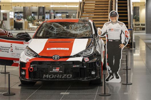 [토요타=뉴시스] 토요타 테크니컬 센터 시모야마에 모리조(토요타 아키오 회장)가 운전하다 전복된 야리스 차량이 전시된 모습. (사진=한국자동차기자협회 제공) photo@newsis.com *재판매 및 DB 금지