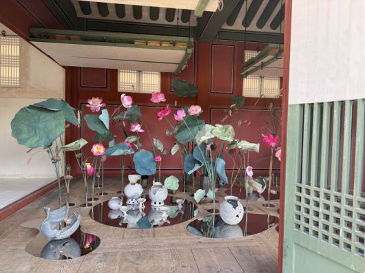 [서울=뉴시스] 이수린 수습 기자 = 서울 덕수궁에서 '땅의 조각, 피어나다' 전시가 열린다. 최성우 작가의 작품 '발굴의 순간'. *재판매 및 DB 금지