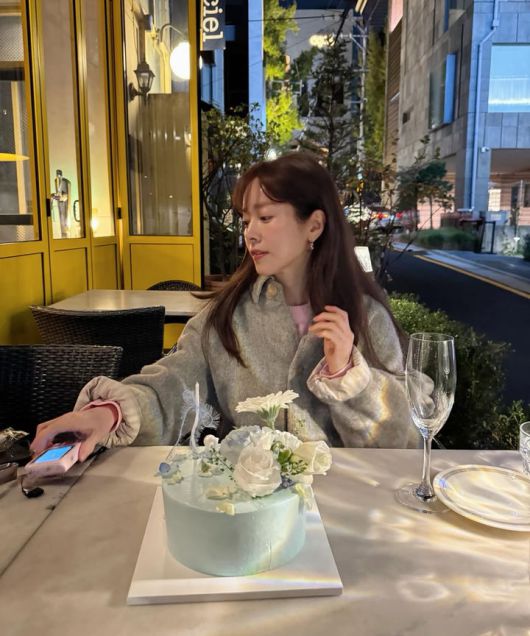 [서울=뉴시스] 배우 한지민. (사진=한지민 인스타그램 캡처) 2025.11.07. photo@newsis.com *재판매 및 DB 금지