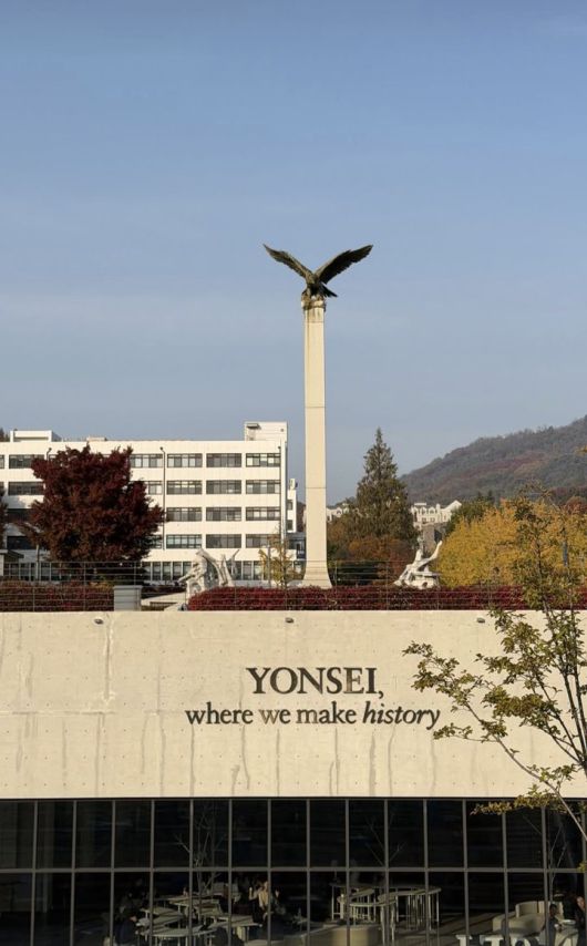 [서울=뉴시스] 손연재가 아들과 연세대에 간 근황을 공개했다. (사진=손연재 인스타그램 캡처) 2025.11.07. photo@newsis.com *재판매 및 DB 금지