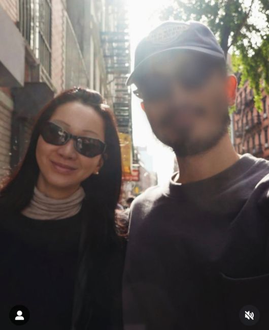 [서울=뉴시스] 모델 겸 배우 장윤주가 남편과 함께한 근황을 공개했다. (사진=장윤주 인스타그램 캡처) 2025.11.13. photo@newsis.com *재판매 및 DB 금지