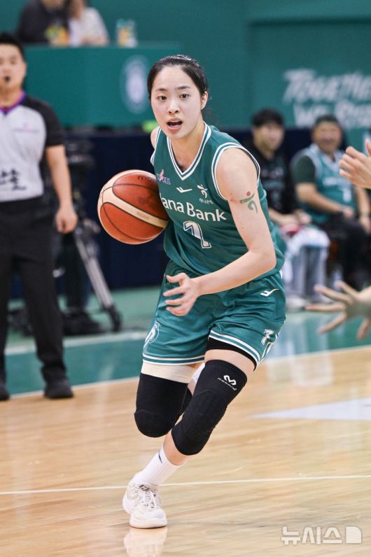 [서울=뉴시스]여자프로농구 부천 하나은행의 박소희. (사진=WKBL 제공) 2025.11.17.