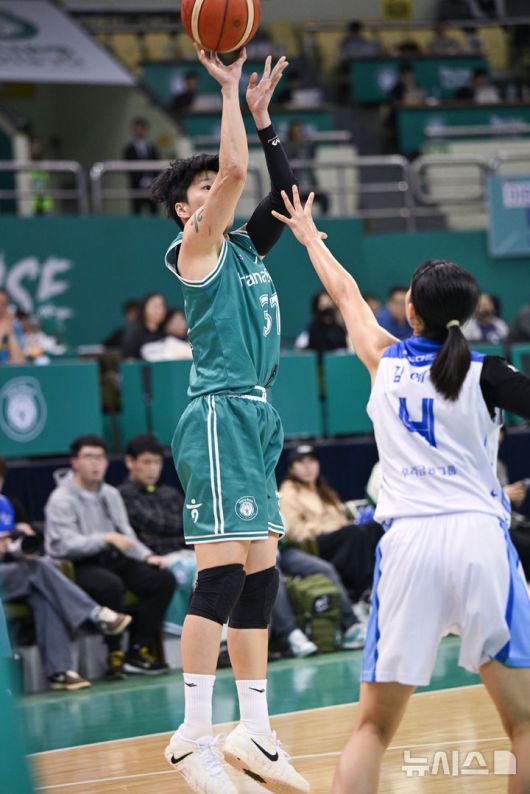 [서울=뉴시스]여자프로농구 부천 하나은행의 진안. (사진=WKBL 제공) 2025.11.17.