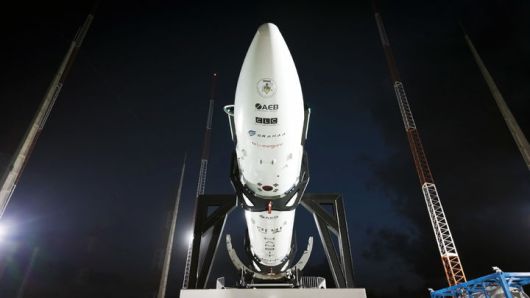 이노스페이스의 민간 상업 발사체 '한빛-나노' 발사체가 브라질 알칸타라 우주센터에서 18~19일(브라질 시간) 이틀간 수행된 발사 리허설(WDR) 절차 중 발사대에서 기립을 준비하고 있다. (사진=이노스페이스 제공) *재판매 및 DB 금지