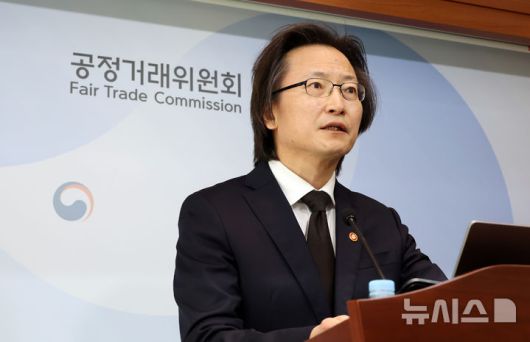 [세종=뉴시스] 강종민 기자 = 주병기 공정거래위원장이 지난 21일 세종시 정부세종청사에서 열린 출입기자 간담회에서 주요 정책방향과 현안을 설명하고 있다. 2025.11.23. ppkjm@newsis.com