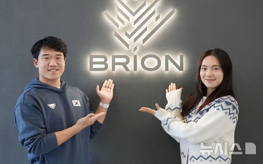 [서울=뉴시스]피겨 아이스댄스 임해나-권예, 브리온컴퍼니와 매니지먼트 계약. (사진=브리온컴퍼니 제공)