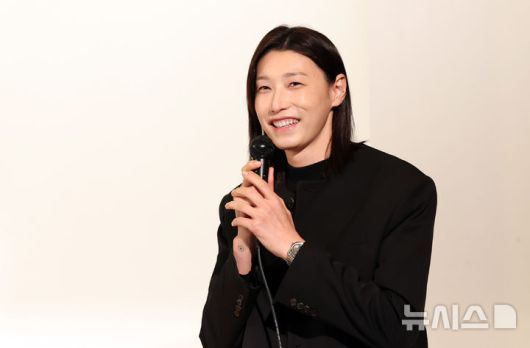 [부산=뉴시스] 하경민 기자 = 2025 세계도핑방지기구(WADA) 총회 홍보대사이자 한국도핑방지위원회(KADA) 선수위원인 김연경이 2일 부산 동구 경남여자중학교에서 경남여중·고 배구부 선수들을 대상으로 도핑방지 교육을 하기에 앞서 인사말을 하고 있다. 2025.12.02. yulnetphoto@newsis.com