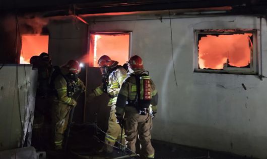 [문경=뉴시스] 문경시 신기동 단독주택 화재 현장 (사진=경북소방본부 제공) 2025.12.05. photo@newsis.com *재판매 및 DB 금지