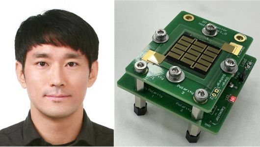 [진주=뉴시스]경상국립대학교 메카트로닉스공학부 조대현(왼쪽) 교수, MXene 기반 전기수력학적 젯 프린티드 마이크로슈퍼커패시터.(사진=경상국립대 제공).2025.12.05.photo@newsis.com *재판매 및 DB 금지