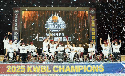 [서울=뉴시스]코웨이 블루휠스, 2025 KWBL 휠체어농구리그 통합 우승.(사진=코웨이 제공) 2025.12.05. photo@newsis.com *재판매 및 DB 금지