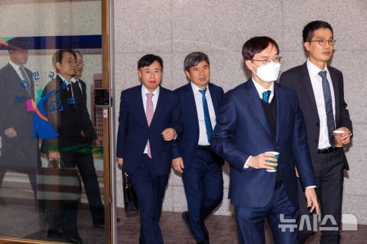 [서울=뉴시스] 김선웅 기자 = 전국의 각급 법원장들이 5일 서울 서초구 대법원에서 열린 전국법원장회의에 참석하고 있다. (공동취재) 2025.12.05. photo@newsis.com