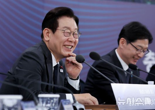 [천안=뉴시스] 고범준 기자 = 이재명 대통령이 5일 충남 천안시 한국기술교육대학교에서 열린 '충남의 마음을 듣다' 타운홀미팅에서 마무리 발언하고 있다. (대통령실통신사진기자단) 2025.12.05. bjko@newsis.com