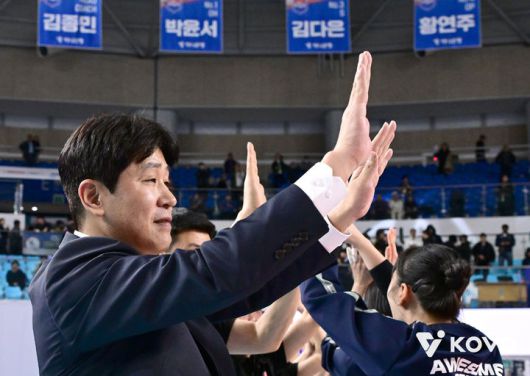 [서울=뉴시스]여자배구 한국도로공사 김종민 감독. (사진=KOVO 제공)