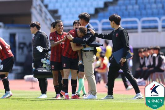 [서울=뉴시스]부천FC 이영민 감독. (사진=한국프로축구연맹 제공)