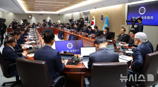 [서울=뉴시스] 고범준 기자 = 이재명 대통령이 9일 서울 용산 대통령실 청사에서 열린 국무회의에서 발언하고 있다. (대통령실통신사진기자단) 2025.12.09. bjko@newsis.com