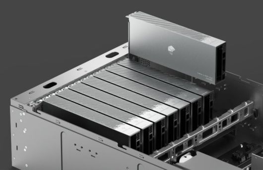 리벨리온의 서버 및 카드. (사진=SK텔레콤 뉴스룸) *재판매 및 DB 금지