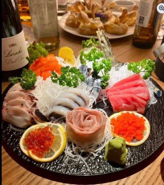 [서울=뉴시스] 지난달 26일 러시아 모스크바에 문을 연 북한 식당 ‘승리’ 식당의 메뉴 중 생선회.(출처: 주북 러시아 대사관 페이스북) 2025.12.15. *재판매 및 DB 금지