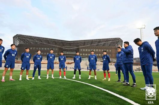 [서울=뉴시스] 이민성 감독이 이끄는 22세 이하(U-22) 축구 대표팀. (사진=대한축구협회 제공) *재판매 및 DB 금지