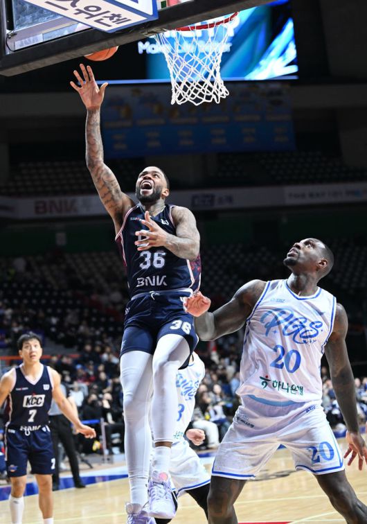 [서울=뉴시스] 프로농구 부산 KCC의 숀 롱. (사진=KBL 제공)