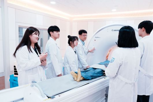 [대전=뉴시스] 대전보건대 학생들 실습모습. (사진=대전보건대 제공)  2025.12.26. *재판매 및 DB 금지