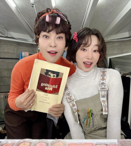 [서울=뉴시스] 코미디언 조혜련(왼쪽)과 모델 겸 방송인 최여진. (사진=최여진 인스타그램 캡처) 2025.12.22. photo@newsis.com *재판매 및 DB 금지