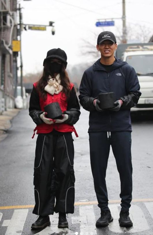 [서울=뉴시스] 다니엘, 션. (사진=션 인스타그램 캡처) 2025.12.23. photo@newsis.com *재판매 및 DB 금지