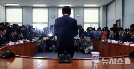 [서울=뉴시스] 김금보 기자 = 정청래 더불어민주당 대표가 26일 오전 서울 여의도 국회에서 기자회견을 하고 있다. 2025.12.26.kgb@newsis.com