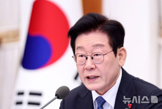 [서울=뉴시스] 최동준 기자 = 이재명 대통령이 30일 청와대에서 열린 국무회의에서 발언하고 있다. (청와대통신사진기자단) 2025.12.30. photocdj@newsis.com