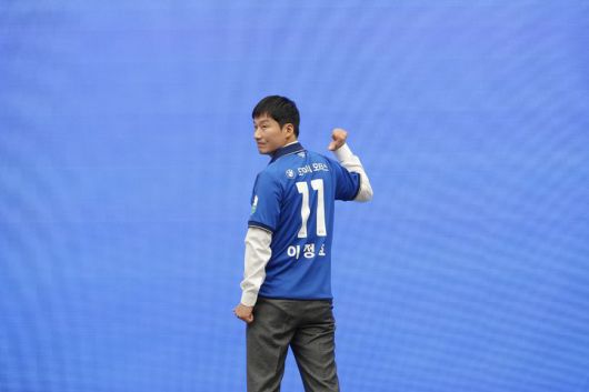 [서울=뉴시스] 프로축구 K리그2 수원삼성의 이정효 감독. (사진=수원삼성 제공) *재판매 및 DB 금지