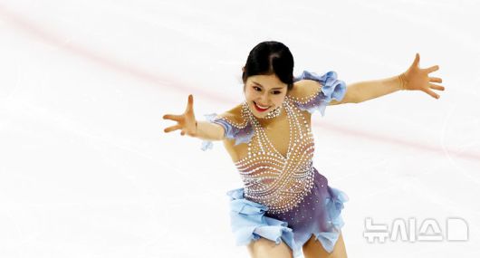 [서울=뉴시스] 박주성 기자 = 3일 서울 목동아이스링크에서 열린 피겨스케이팅 국가대표 최종 선발전을 겸한 제80회 전국남녀 피겨스케이팅 종합선수권대회 쇼트 프로그램 경기에서 이해인 선수가 연기를 펼치고 있다. 2026.01.03. park7691@newsis.com