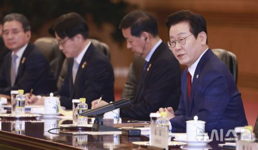 [베이징=뉴시스] 최동준 기자 = 중국을 국빈 방문 중인 이재명 대통령이 5일(현지 시간) 베이징 인민대회당에서 열린 시진핑 국가주석과 정상회담에서 발언하고 있다. 2026.01.05. photocdj@newsis.com