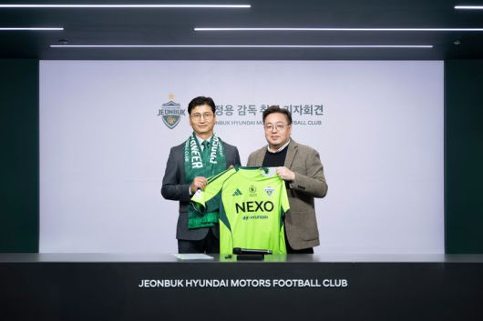 [서울=뉴시스] 프로축구 K리그1 전북 현대에 부임한 정정용 감독(왼쪽), 이도현 단장. (사진=전북 현대 제공)