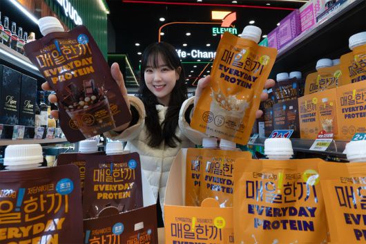 [서울=뉴시스] 편의점 세븐일레븐은 식사 대용 간편식인 단백질셰이크를 선보였다. (사진=세븐일레븐 제공) 2026.01.06. photo@newsis.com *재판매 및 DB 금지
