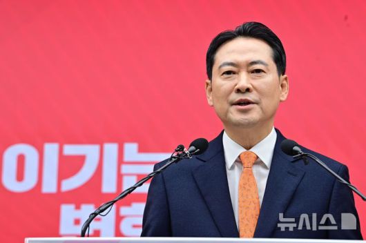 [서울=뉴시스] 고승민 기자 = 장동혁 국민의힘 대표가 7일 서울 여의도 당사에서 긴급 기자회견을 열고 당 쇄신안을 발표하고 있다. (공동취재) 2026.01.07. photo@newsis.com