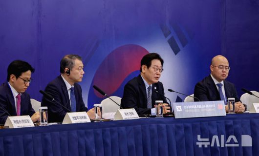 [상하이=뉴시스] 최동준 기자 = 중국을 국빈 방문 중인 이재명 대통령이 7일(현지 시간) 상하이 상해국제회의중심에서 열린 한-중 벤처스타트업 서밋에서 인사말을 하고 있다. 2026.01.07. photocdj@newsis.com