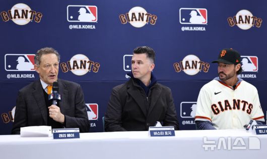 [이천=뉴시스] 최진석 기자 = 래리 베어 샌프란시스코 자이언츠 CEO가 7일 오후 경기 이천 LG 챔피언스파크에서 열린 샌프란시스코 자이언츠 공식 기자회견에서 발언하고 있다. 2026.01.07. myjs@newsis.com